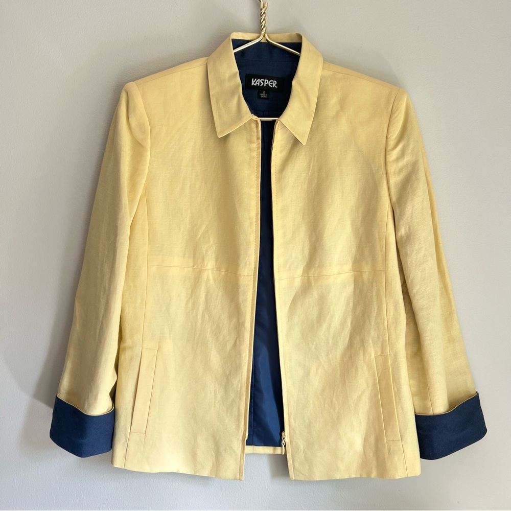 Kasper Women's Light Yellow Blazer Lined in Navy Blue Size 6